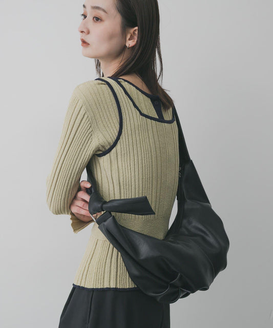 粗肩帶質感牛角包