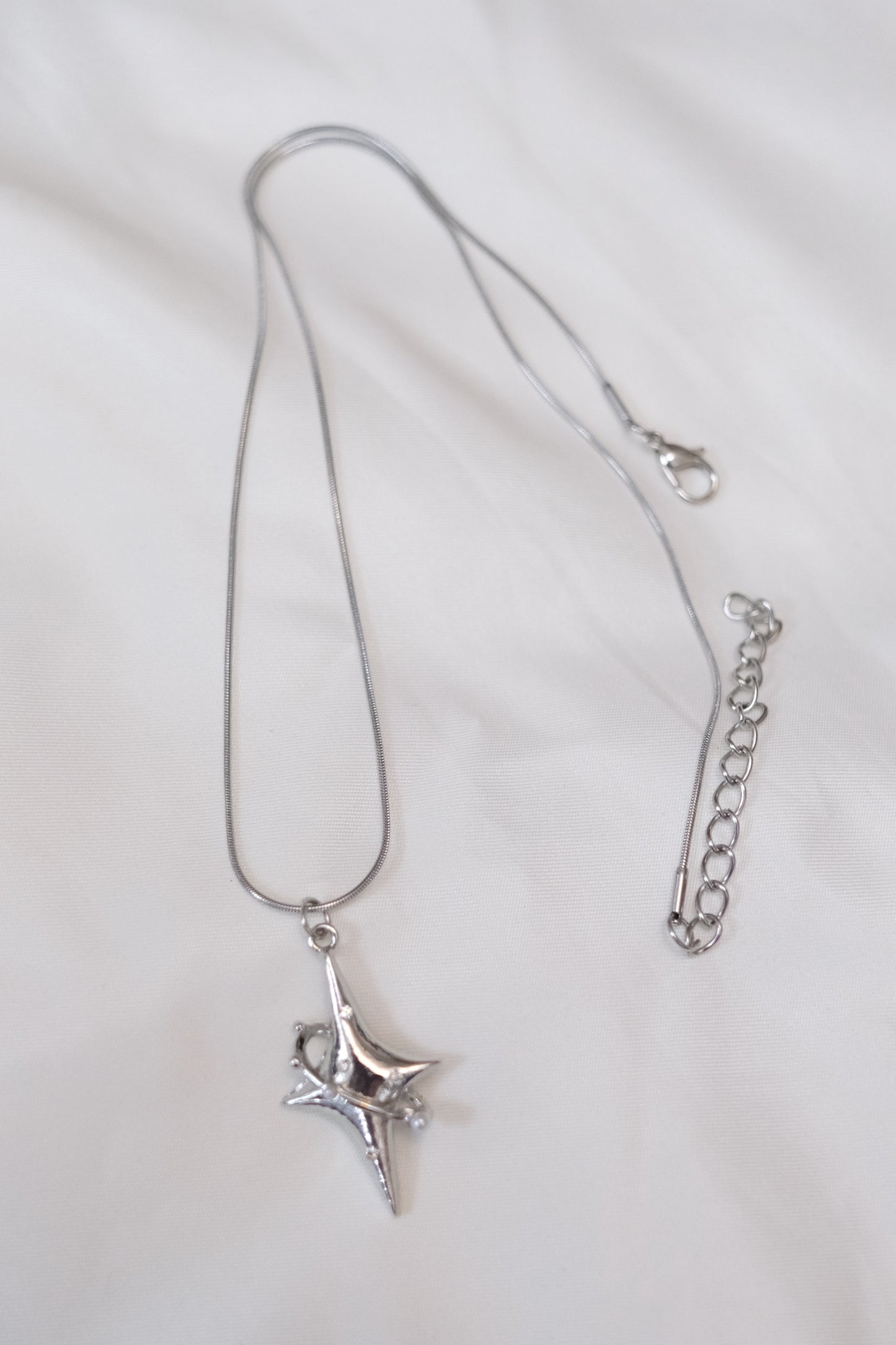 KR universe star necklace