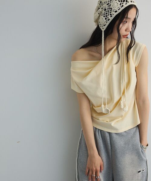 JP 露肩法式袖top