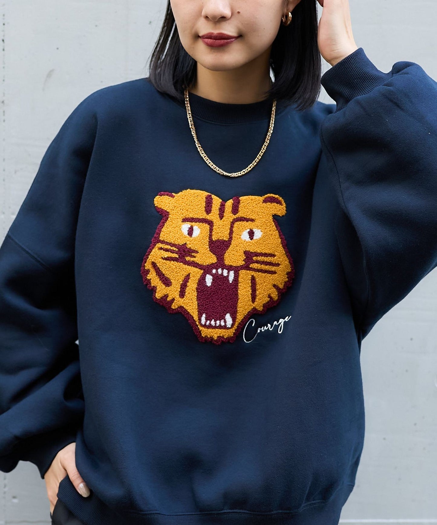 老虎毛毛刺繡sweatshirt